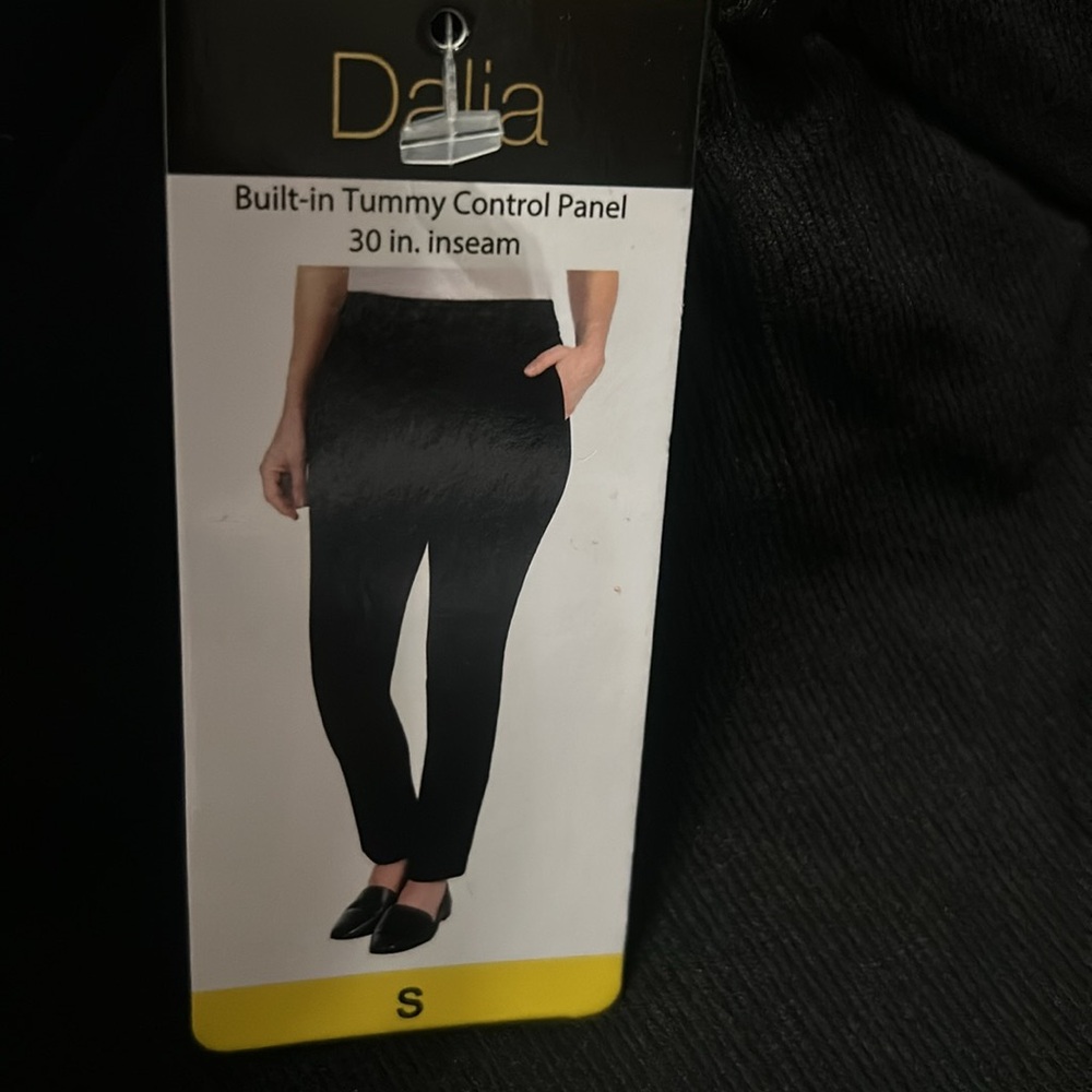 NWT Dalia Mid Rise Built- n Tummy Control Pant